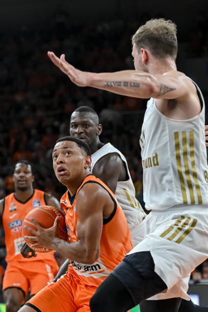 纽卡斯尔联 纽卡斯尔联